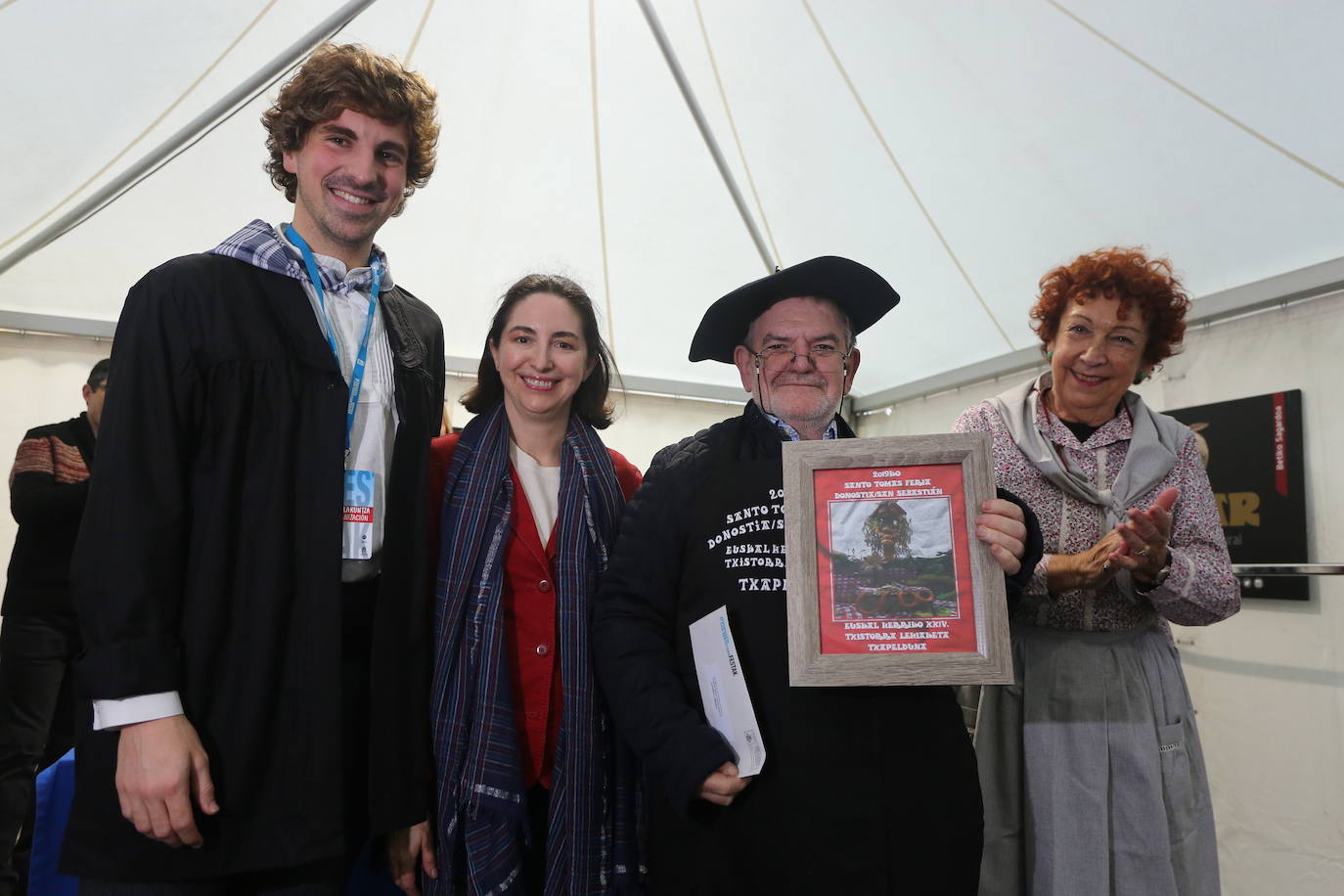 Ambiente festivo en Donostia desde bien temprano. 