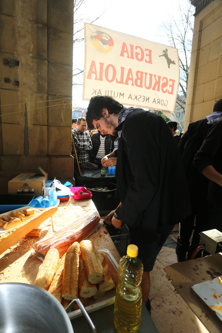 Ambiente festivo en Donostia desde bien temprano. 