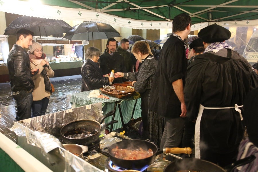 Ambiente festivo en Donostia desde bien temprano. 