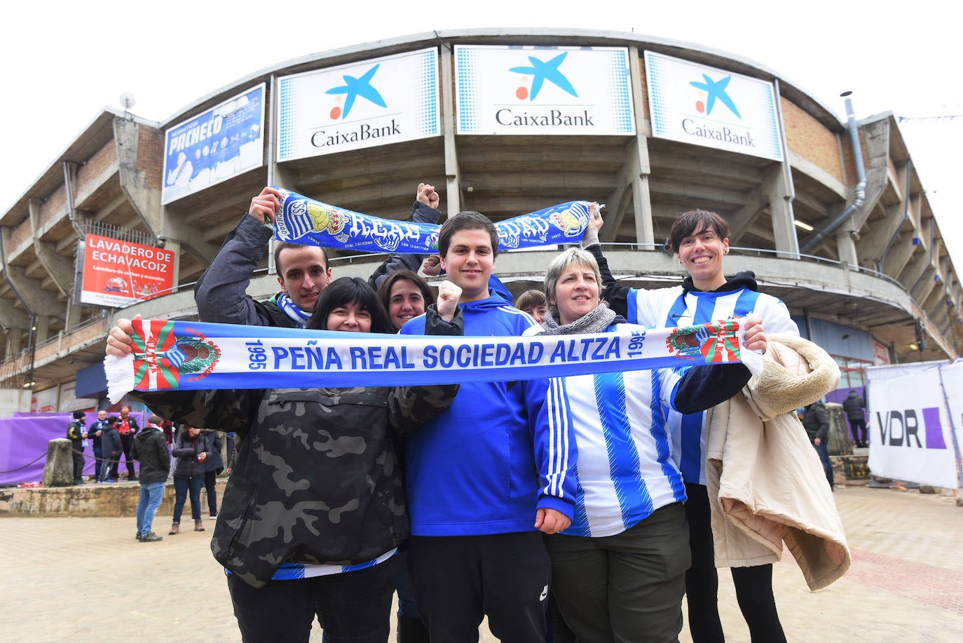 Un buen puñado de aficionados txuri-urdin se desplazaron a Pamplona para ver ganar a la Real Sociedad por 3-4 a Osasuna