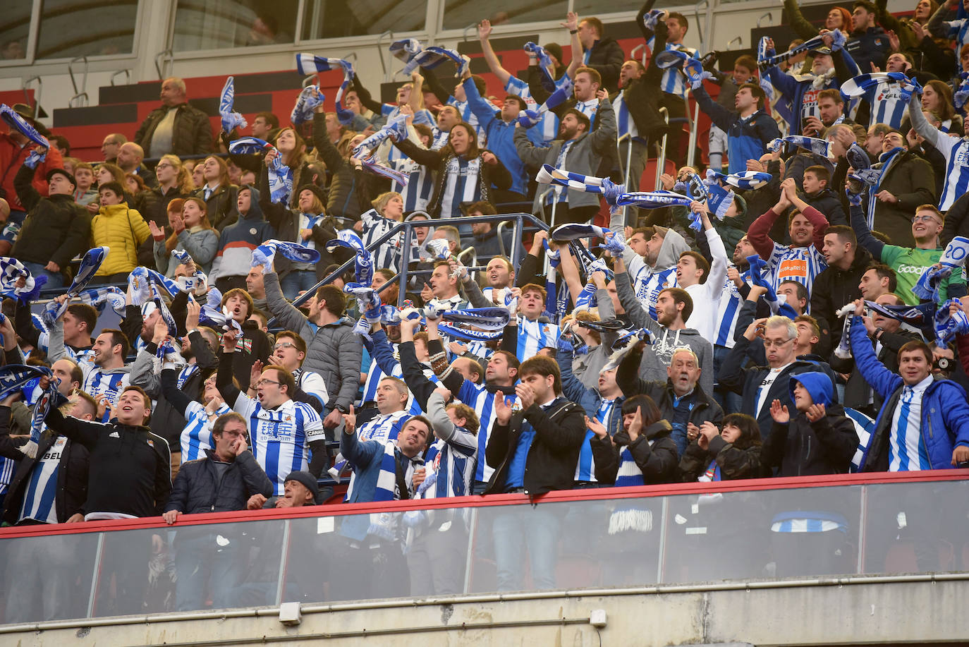Un buen puñado de aficionados txuri-urdin se desplazaron a Pamplona para ver ganar a la Real Sociedad por 3-4 a Osasuna