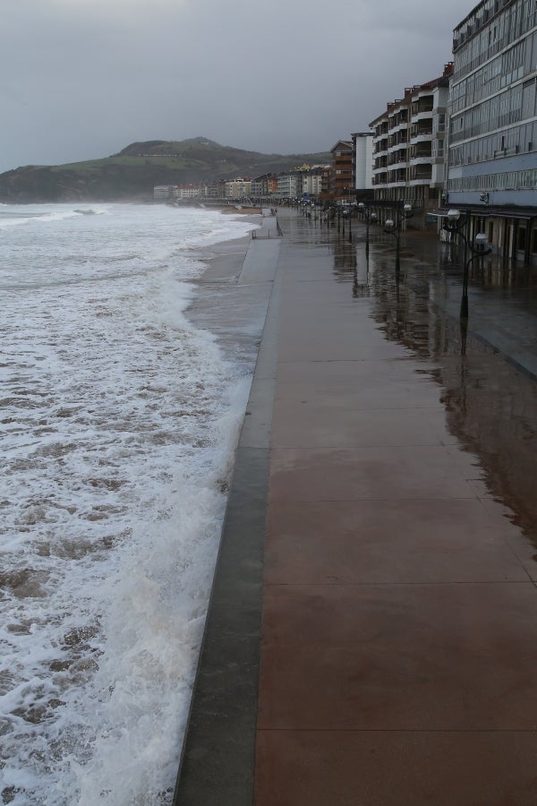 'Fabien', la profunda borrasca atlántica, que durante los últimos días ha azotado a Gipuzkoa, se aleja rápidamente de la península. 