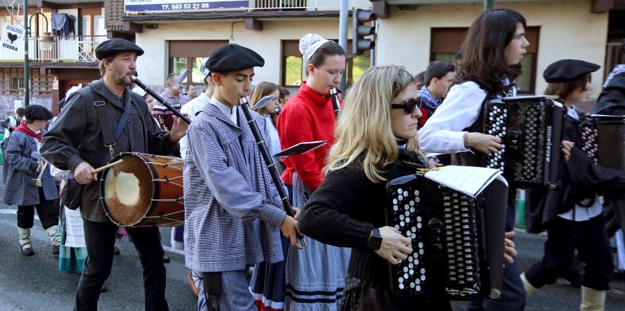 Fotos: Visita de Olentzero y Mari Domingi a Lezo