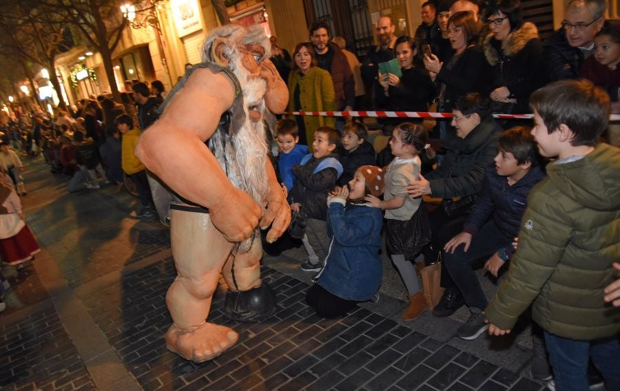 Olentzero y Mari Domingo han recorrido todos los rincones de San Sebastián para recoger las peticiones de los más pequeños.