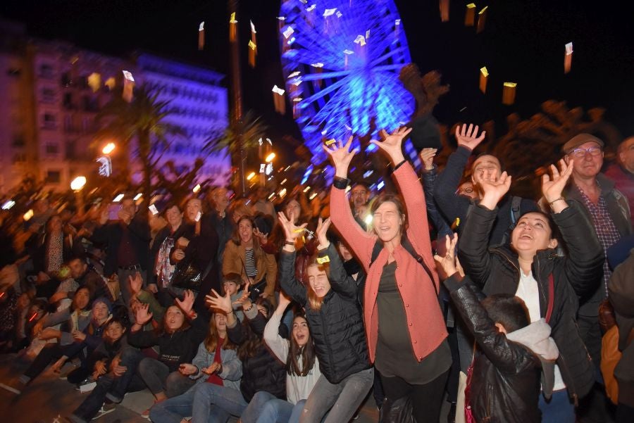 Olentzero y Mari Domingo han recorrido todos los rincones de San Sebastián para recoger las peticiones de los más pequeños.