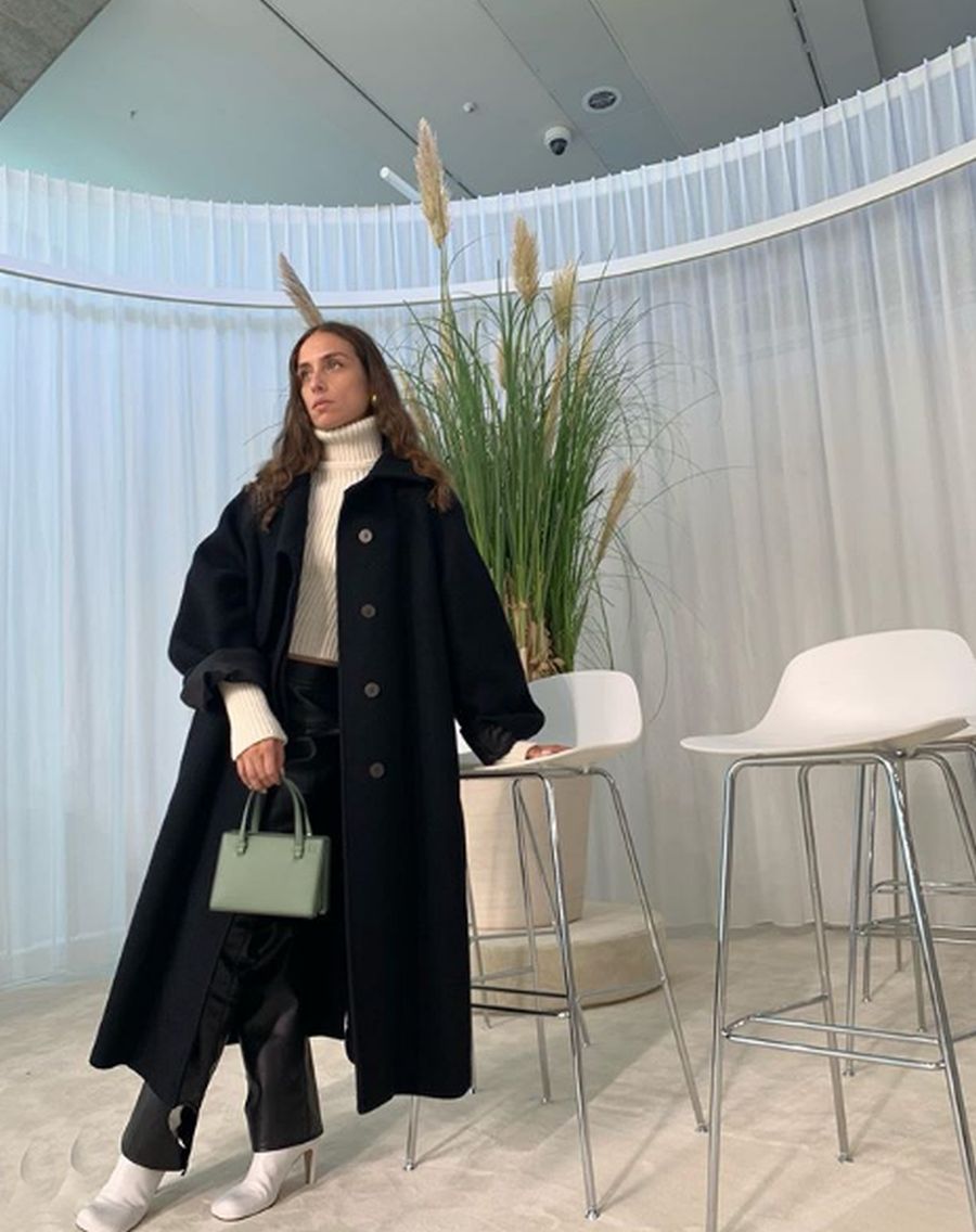 Se trata de la inversión más interesante de un buen fondo de armario. Un abrigo debe ser duradero, camaleónico y adaptable al ritmo de vida de cada una. Toma nota de las 18 propuestas que te presentamos para sacarle una rentabilidad máxima a la "pieza" por excelencia, junto a la camisa blanca y los 'jeans'