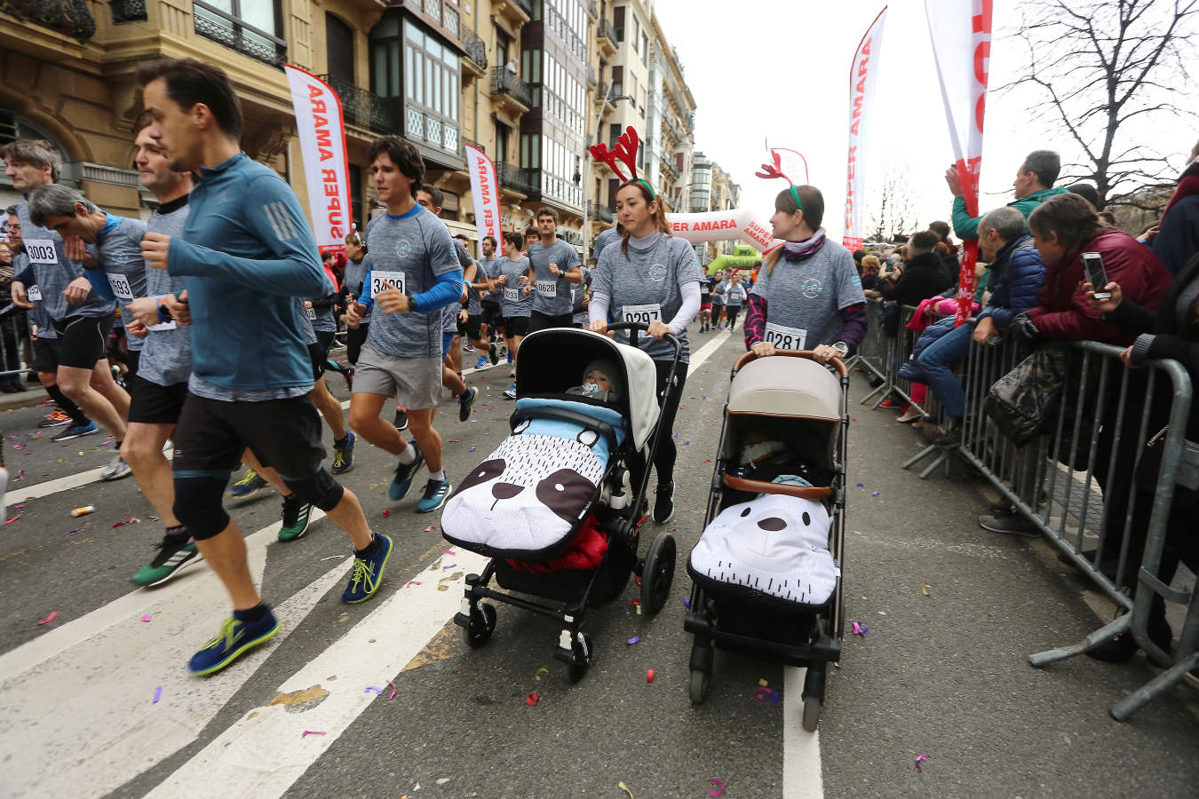 Sin miedo al frio y con la única ilusión de cruzar la meta. Miles de corredores han participado en la carrera de la capital guipuzcoana, donde ha reinado el buen ambiente