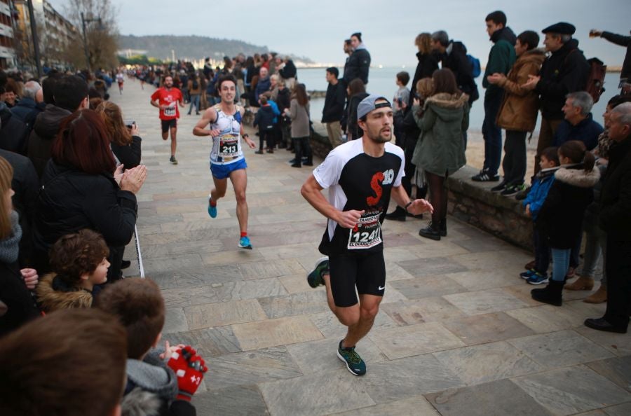 La décima edición de la San Silvestre Solidaria Sport Mundi se ha celebrado en un inmejorable ambiente festivo. Los beneficios obtenidos irán destinados a la ONG DOA, vinculada al sector sanitario que trabaja en Bolivia y Guatemala.