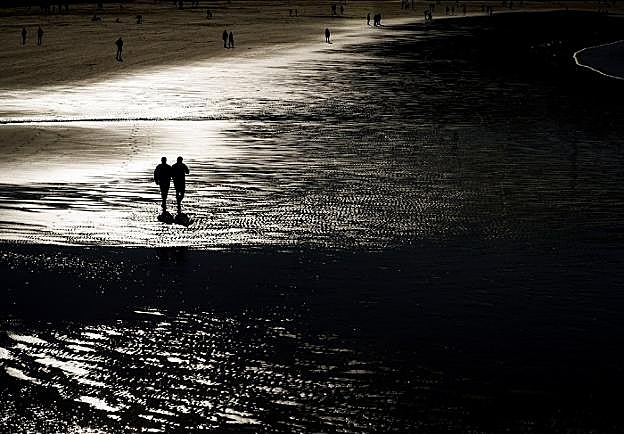 Esto no es Hawai, ni Donostia en agosto. Es La Concha esta Navidad. 