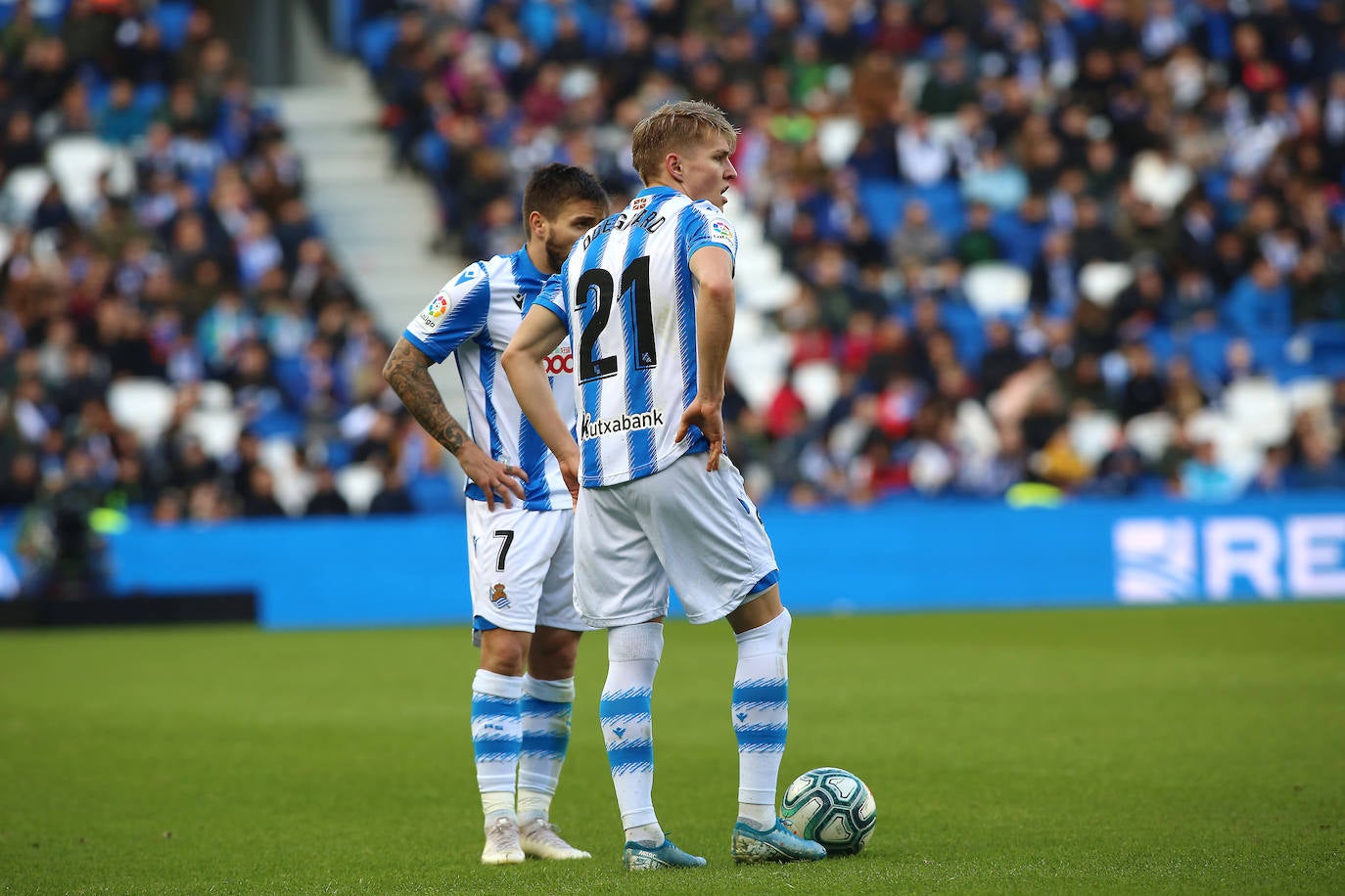 Willian José ha adelantado a la Real en el marcador al descanso, pero el Villarreal ha remontado con los goles de Trigueros de penalti, y Cazorla tras la revisión del VAR
