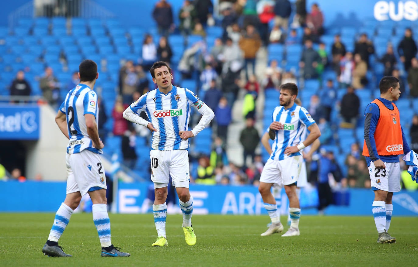 Willian José ha adelantado a la Real en el marcador al descanso, pero el Villarreal ha remontado con los goles de Trigueros de penalti, y Cazorla tras la revisión del VAR