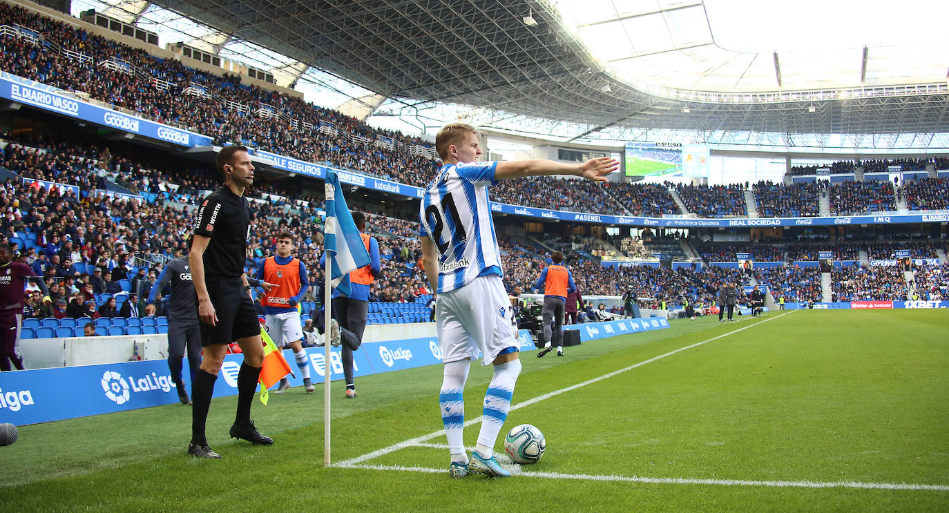 Willian José ha adelantado a la Real en el marcador al descanso, pero el Villarreal ha remontado con los goles de Trigueros de penalti, y Cazorla tras la revisión del VAR