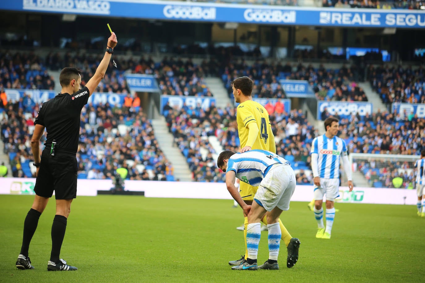 Willian José ha adelantado a la Real en el marcador al descanso, pero el Villarreal ha remontado con los goles de Trigueros de penalti, y Cazorla tras la revisión del VAR