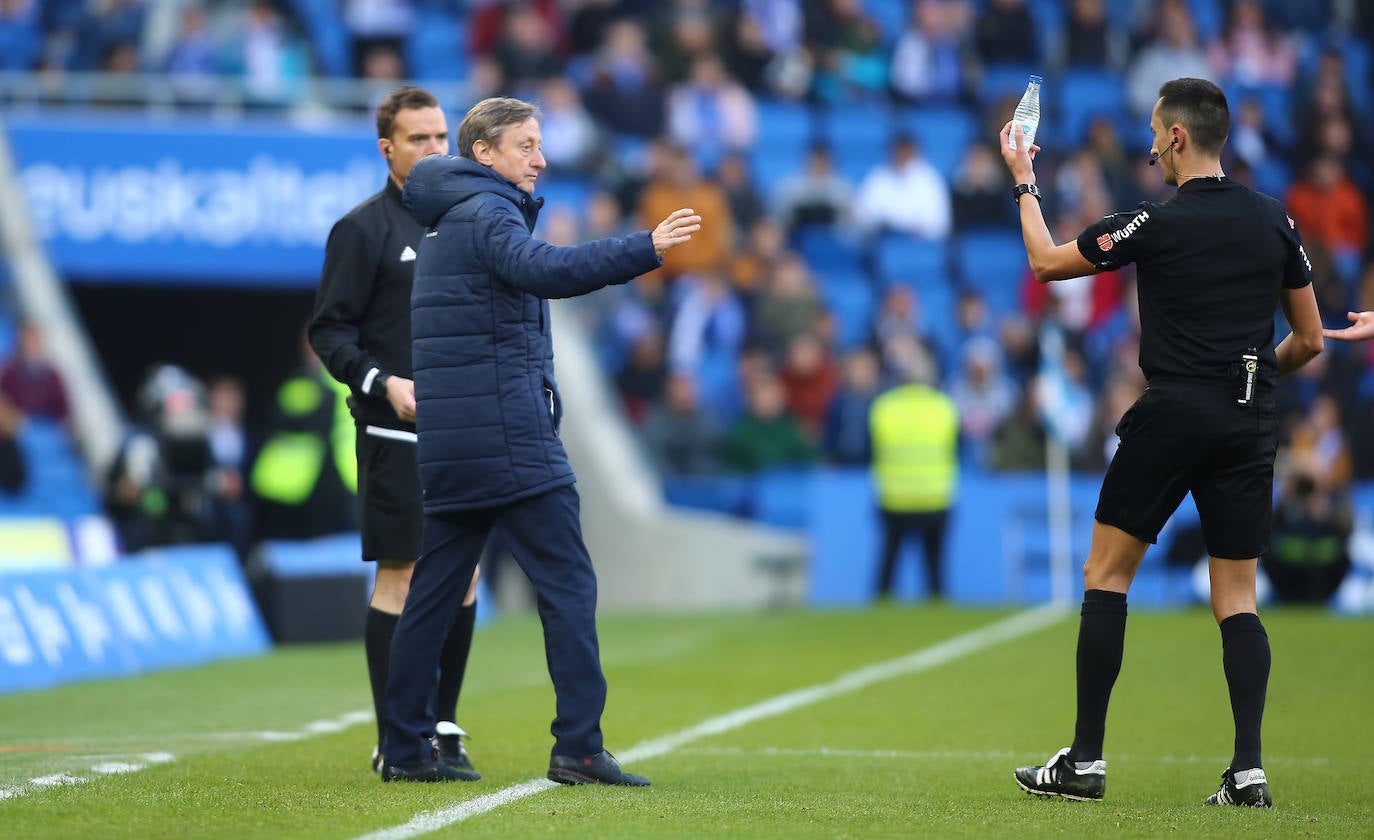 Willian José ha adelantado a la Real en el marcador al descanso, pero el Villarreal ha remontado con los goles de Trigueros de penalti, y Cazorla tras la revisión del VAR