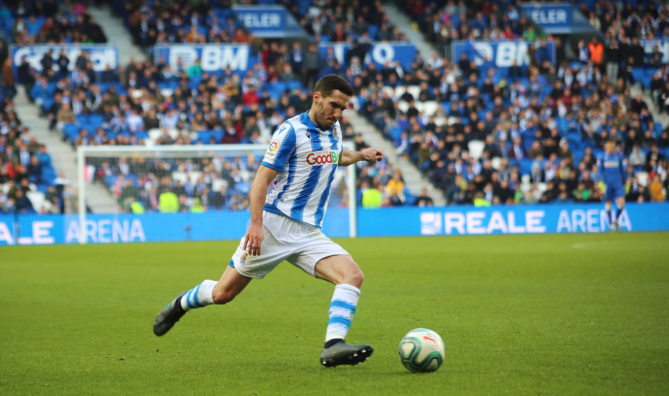 Willian José ha adelantado a la Real en el marcador al descanso, pero el Villarreal ha remontado con los goles de Trigueros de penalti, y Cazorla tras la revisión del VAR