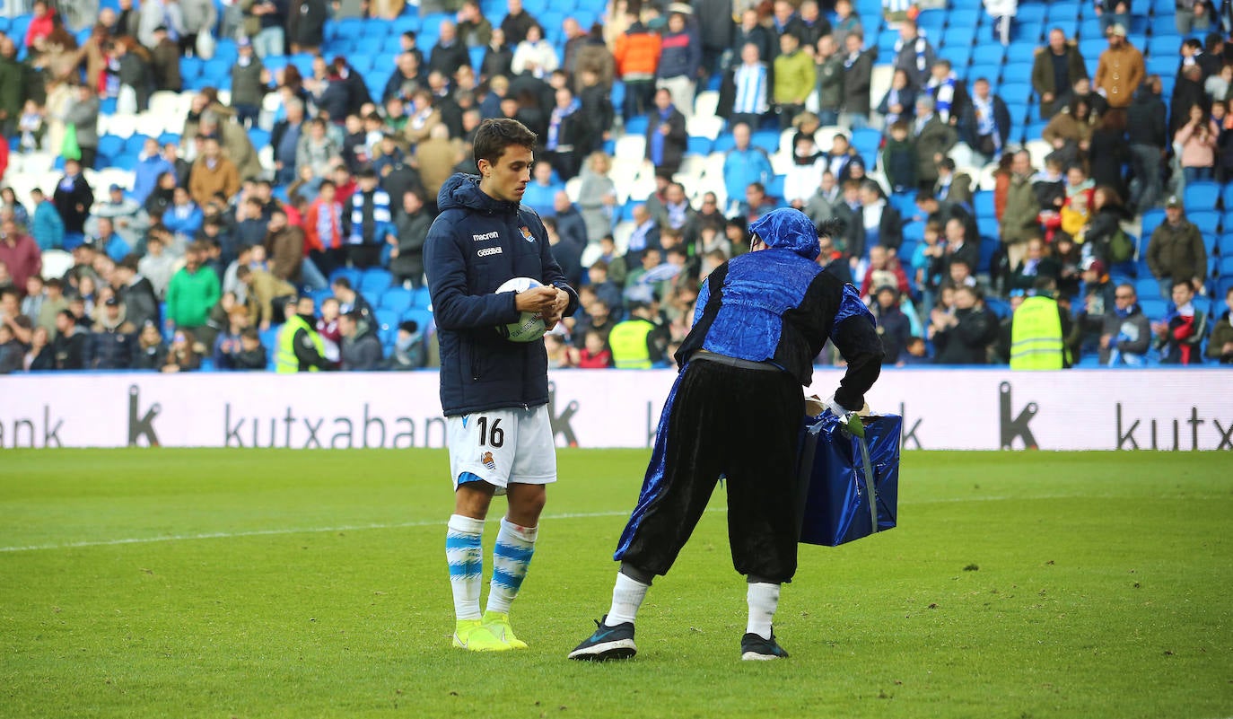 Willian José ha adelantado a la Real en el marcador al descanso, pero el Villarreal ha remontado con los goles de Trigueros de penalti, y Cazorla tras la revisión del VAR