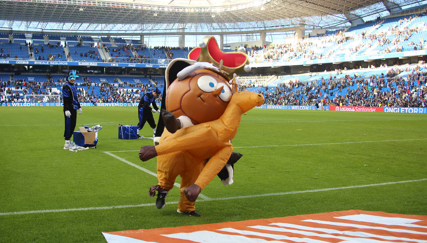 Willian José ha adelantado a la Real en el marcador al descanso, pero el Villarreal ha remontado con los goles de Trigueros de penalti, y Cazorla tras la revisión del VAR