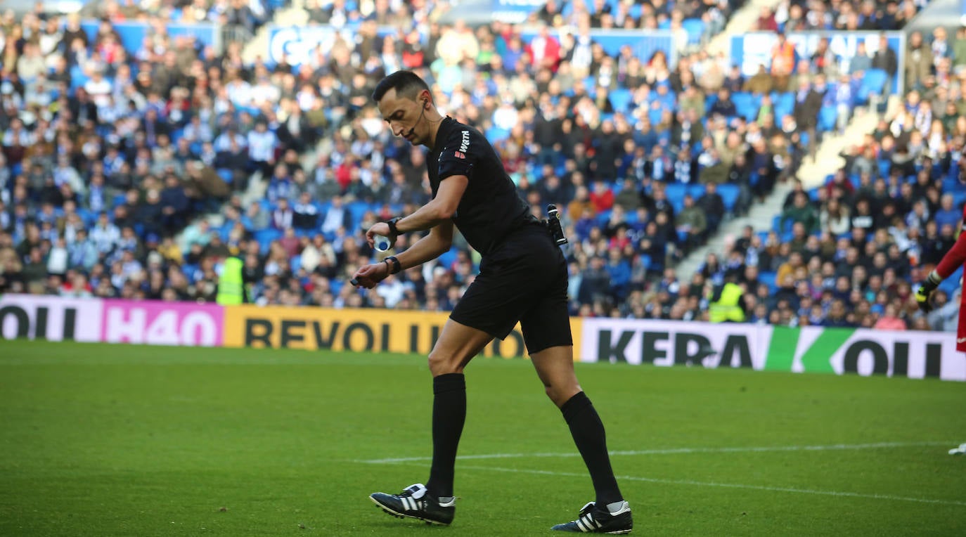 Willian José ha adelantado a la Real en el marcador al descanso, pero el Villarreal ha remontado con los goles de Trigueros de penalti, y Cazorla tras la revisión del VAR