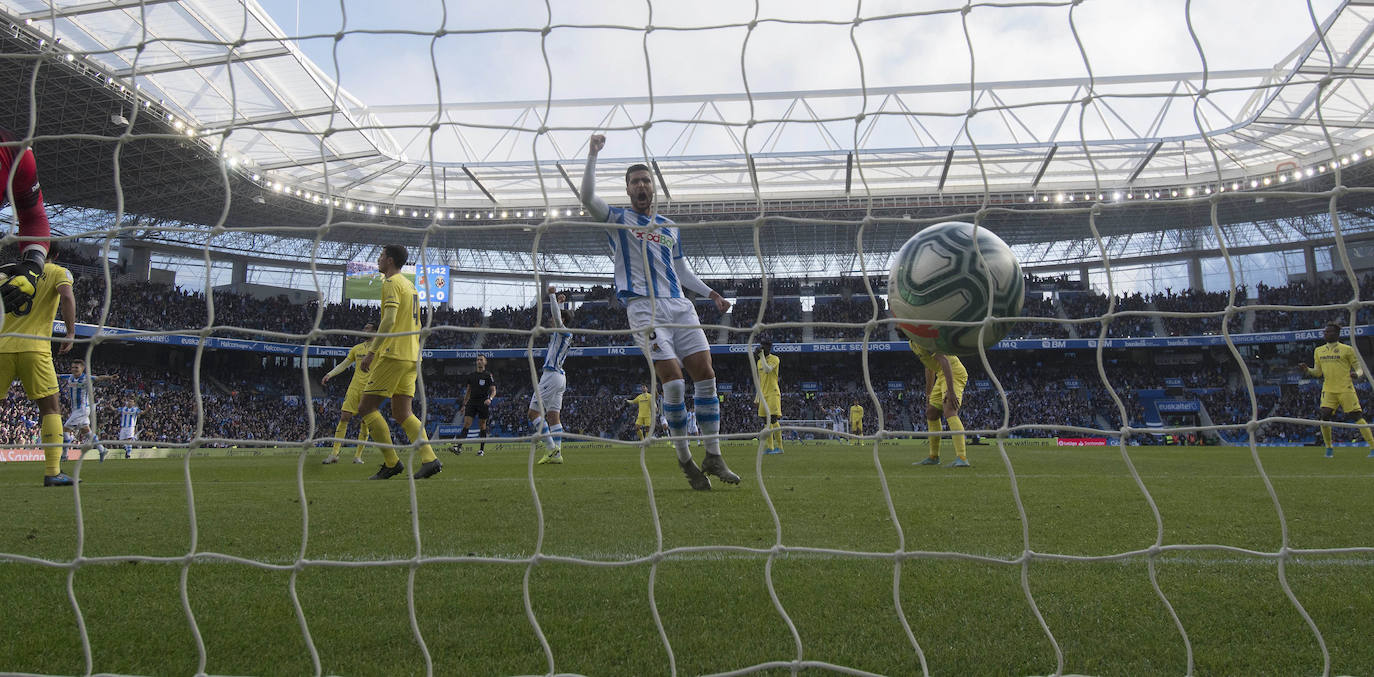 Willian José ha adelantado a la Real en el marcador al descanso, pero el Villarreal ha remontado con los goles de Trigueros de penalti, y Cazorla tras la revisión del VAR
