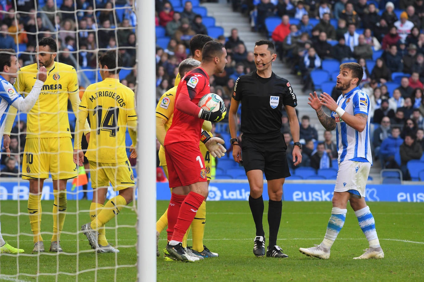 Willian José ha adelantado a la Real en el marcador al descanso, pero el Villarreal ha remontado con los goles de Trigueros de penalti, y Cazorla tras la revisión del VAR