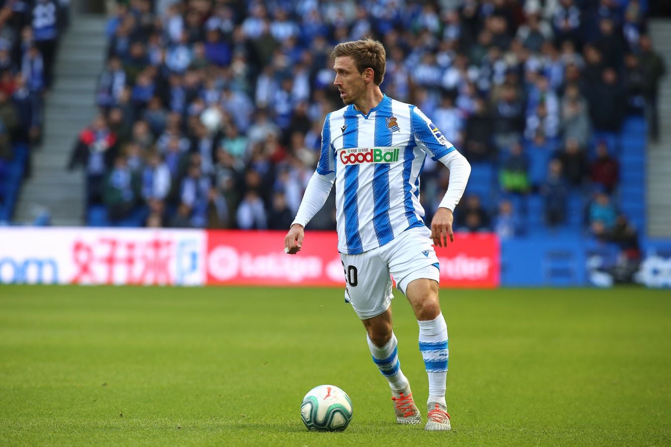 Willian José ha adelantado a la Real al descanso, pero el Villarreal ha remontado en la segunda parte con los goles de Trigueros de penalti y Cazorla tras la revisión del VAR