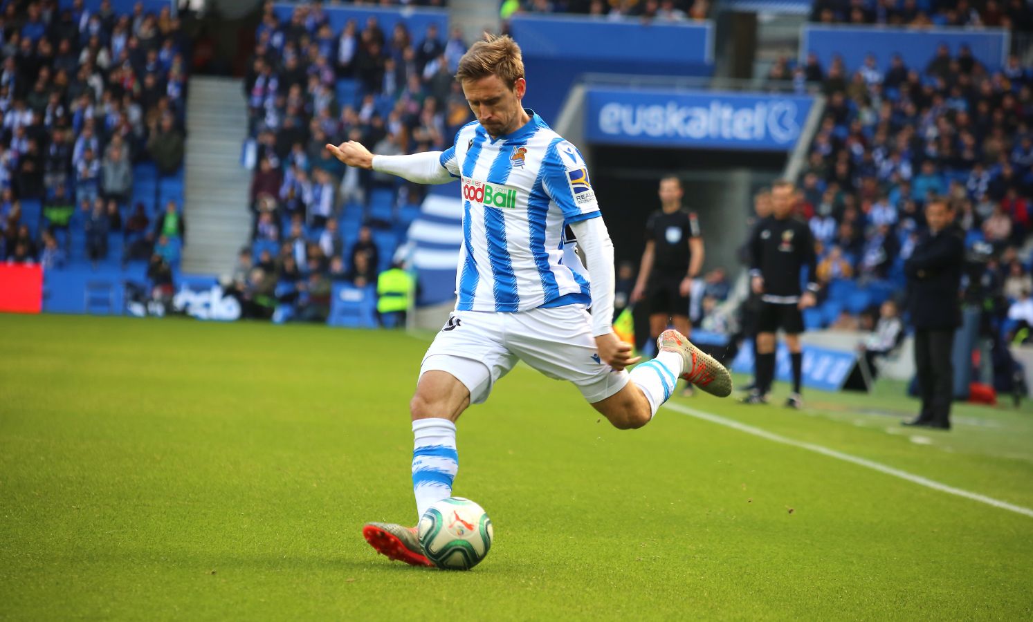 Willian José ha adelantado a la Real al descanso, pero el Villarreal ha remontado en la segunda parte con los goles de Trigueros de penalti y Cazorla tras la revisión del VAR