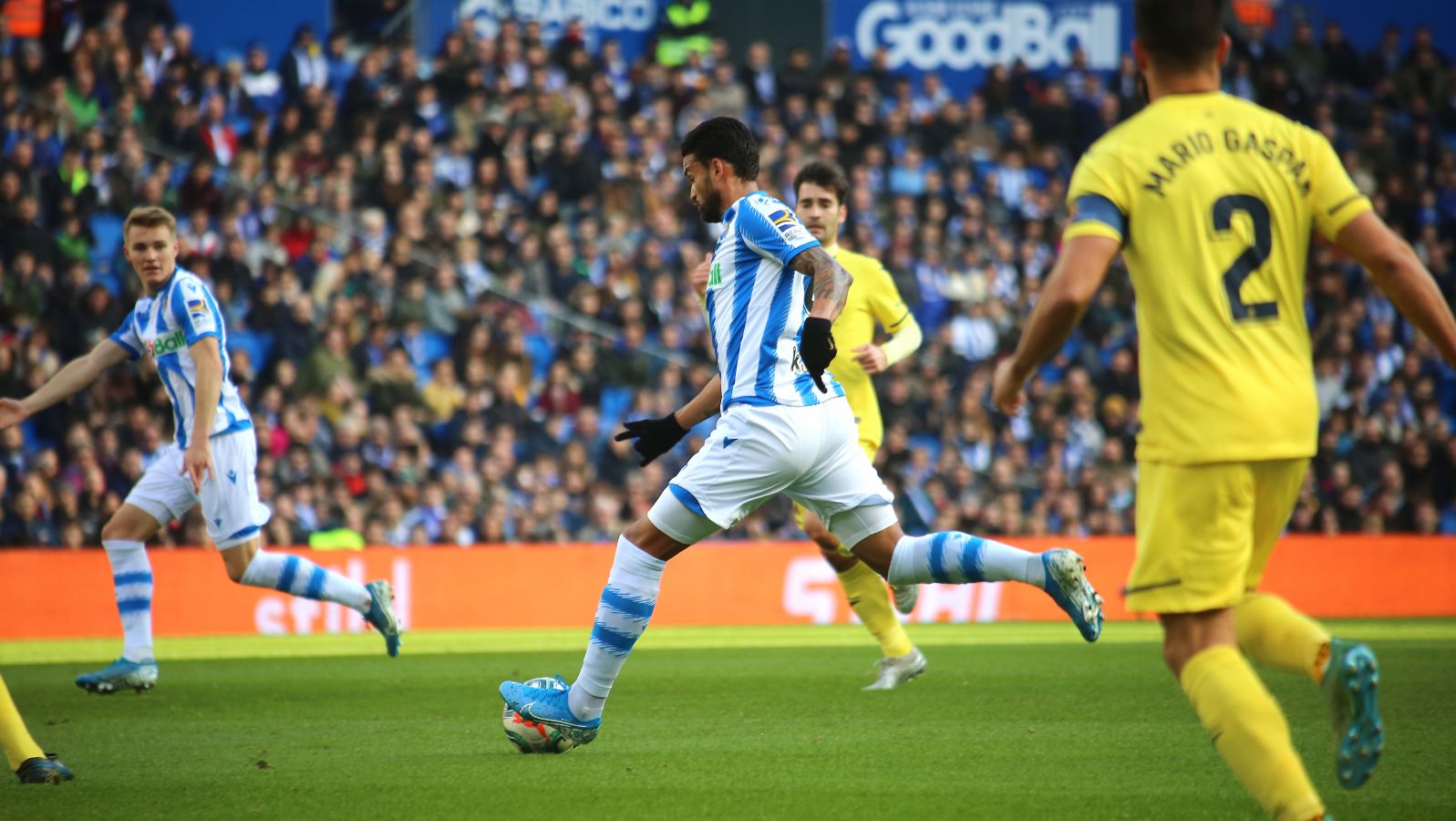 Willian José ha adelantado a la Real al descanso, pero el Villarreal ha remontado en la segunda parte con los goles de Trigueros de penalti y Cazorla tras la revisión del VAR