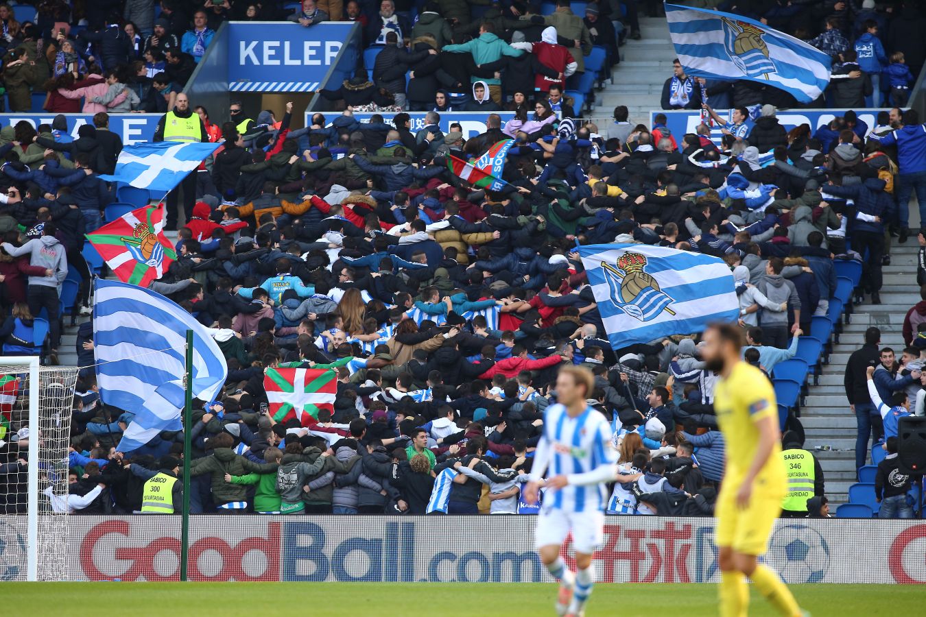 Willian José ha adelantado a la Real al descanso, pero el Villarreal ha remontado en la segunda parte con los goles de Trigueros de penalti y Cazorla tras la revisión del VAR