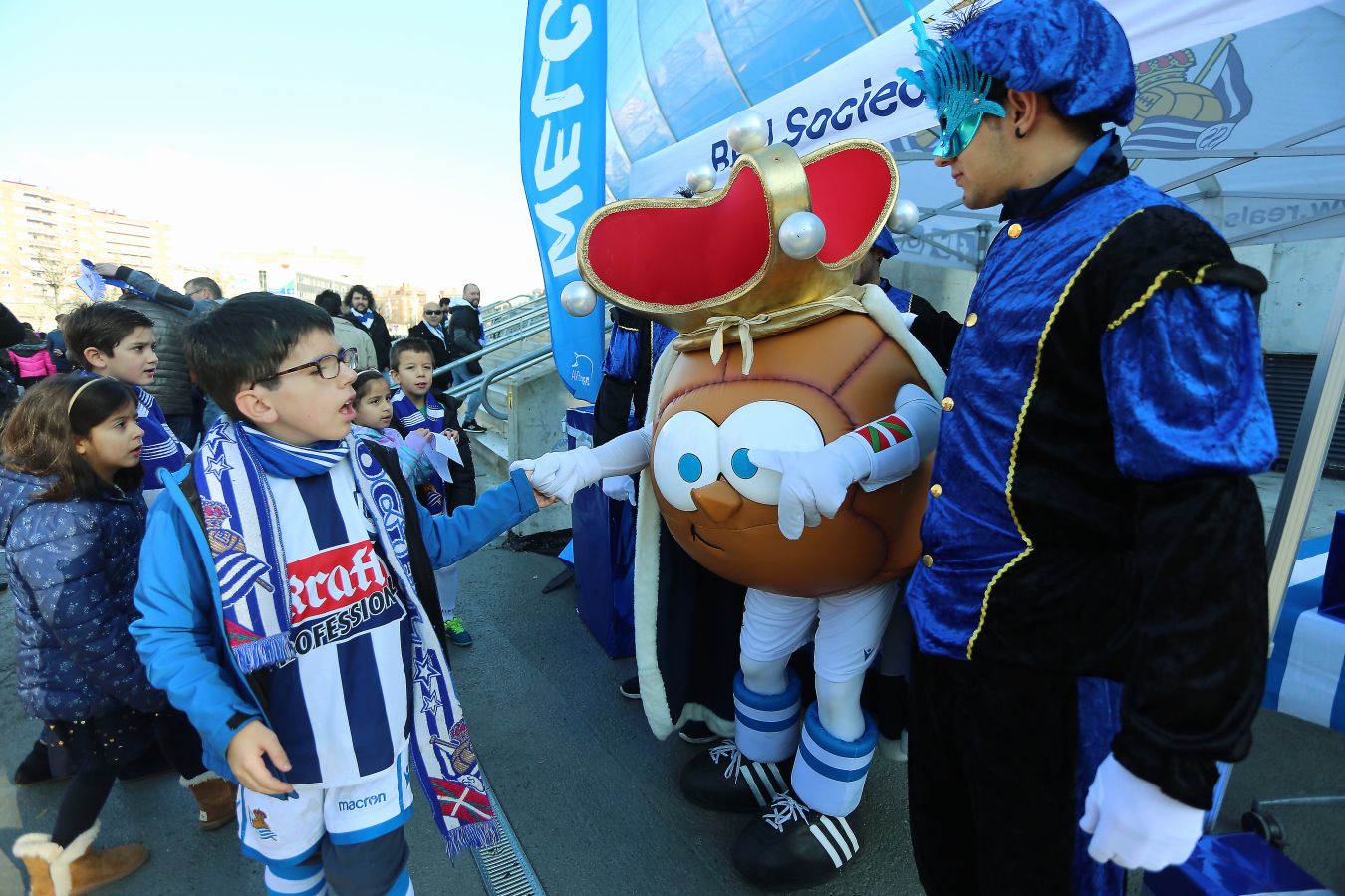 Willian José ha adelantado a la Real al descanso, pero el Villarreal ha remontado en la segunda parte con los goles de Trigueros de penalti y Cazorla tras la revisión del VAR