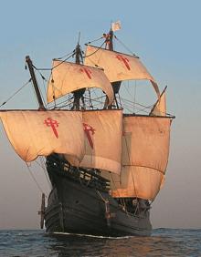 Imagen secundaria 2 - Escritura de venta de la nao 'Victoria'. La firma que estampó Juan Sebastián Elcano en su poder. Una de las réplicas del barco.