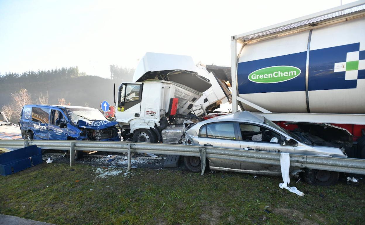 Accidente múltiple entre once vehículos en Zumarraga 