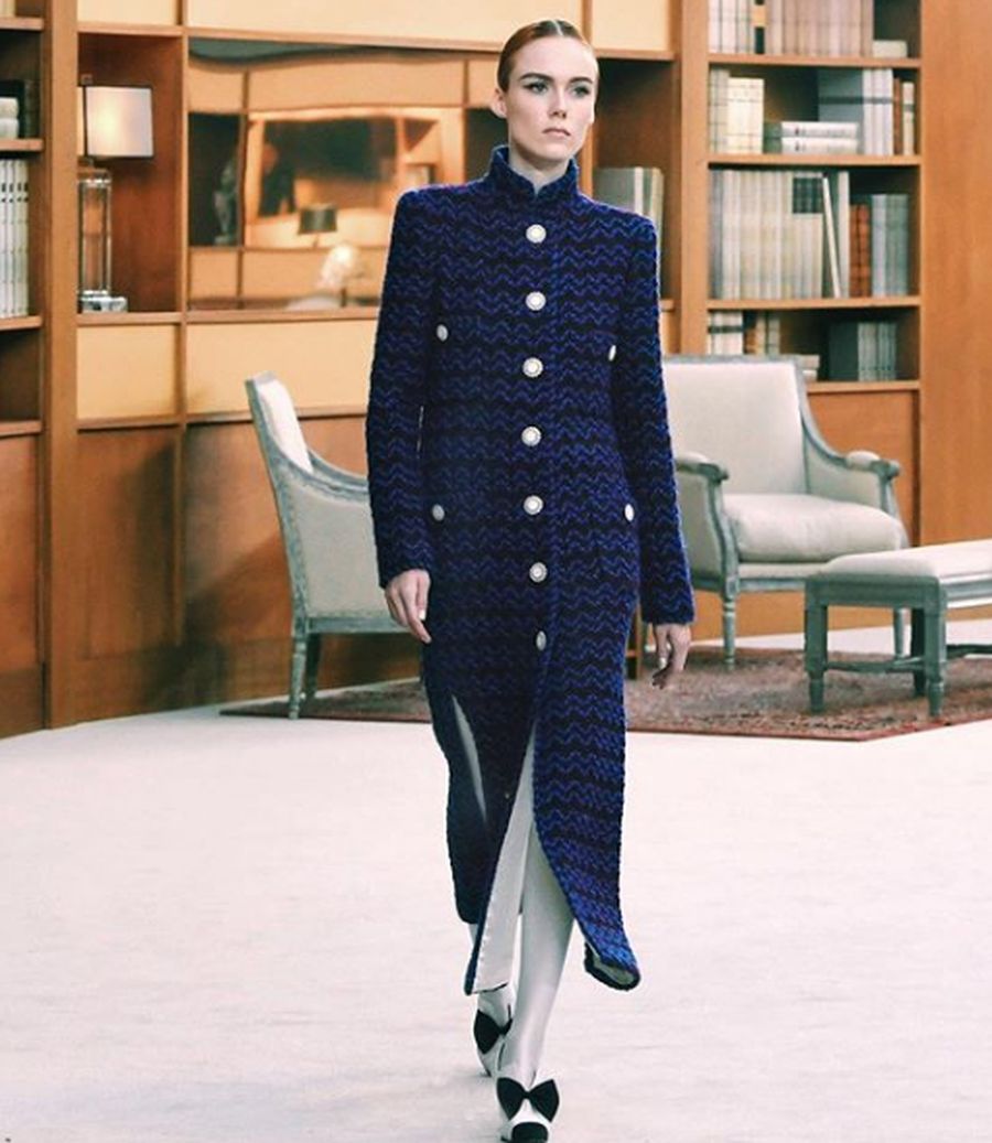 La firma francesa Chanel también presentó este color tendencia en su colección de Alta Costura el pasado mes de julio. El binomio que forma con el color negro nos parece una apuesta que triunfará durante este 2020