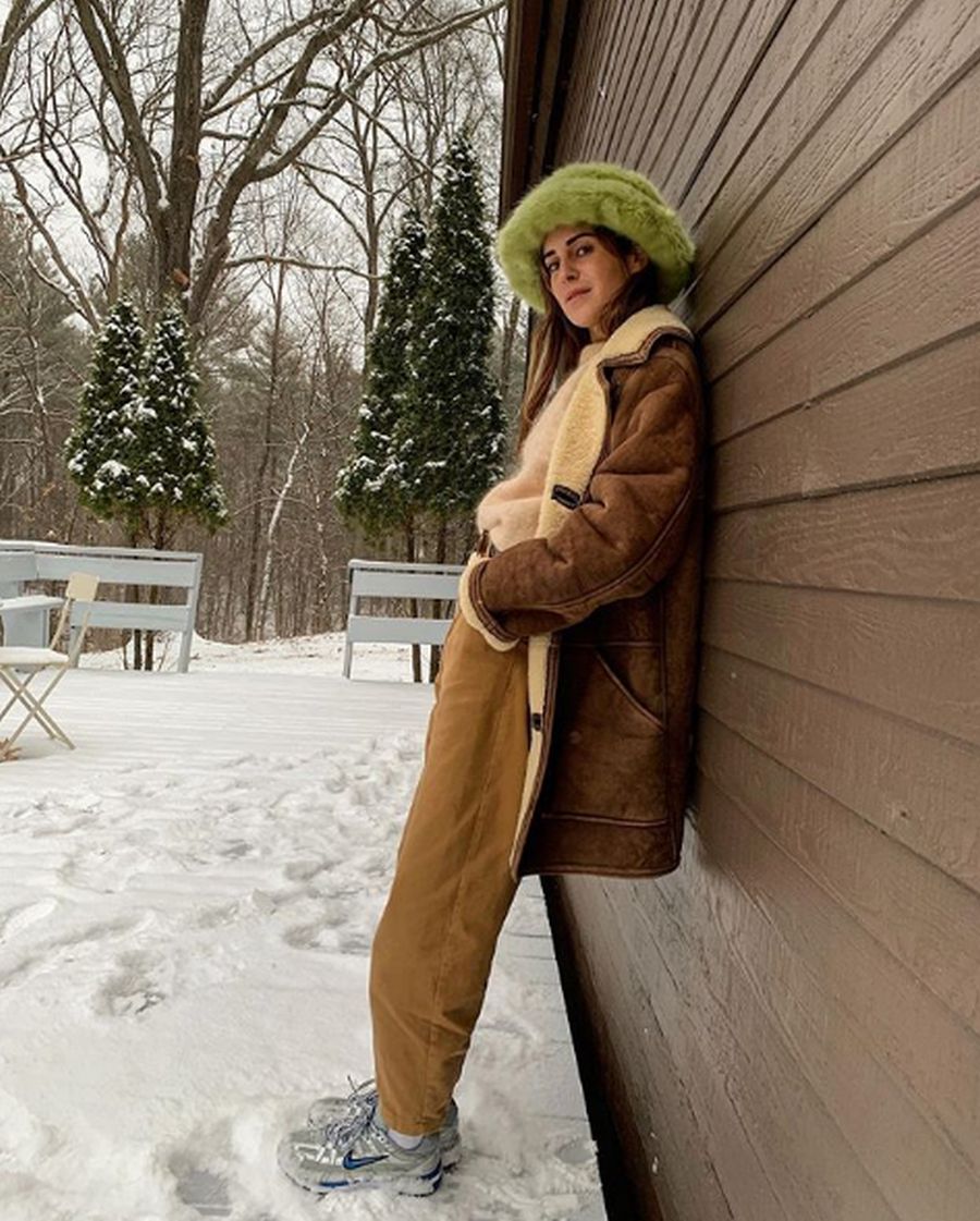 Gala González es una fiel defensora del estilo deportivo, pero manteniendo siempre un aire femenino y muy 'cool'. En este caso la combinación de básicos, junto a las 'sneakers' de Nike y el gorro "Ruso" es una 'combo' ganadora