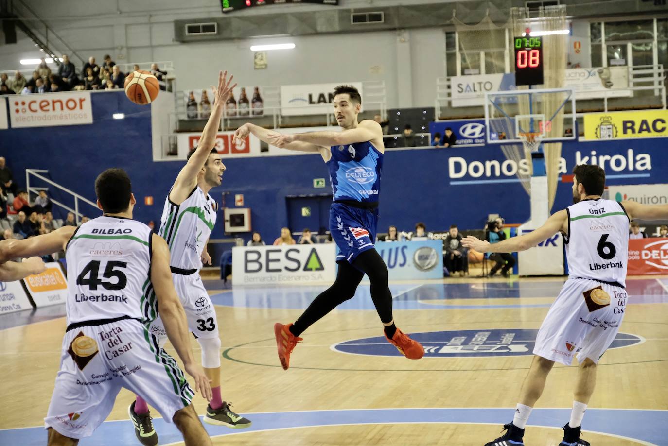 El Delteco Gipuzkoa Basket estrenó este viernes el año en San Sebastián con una victoria ante el Cáceres (72-64).