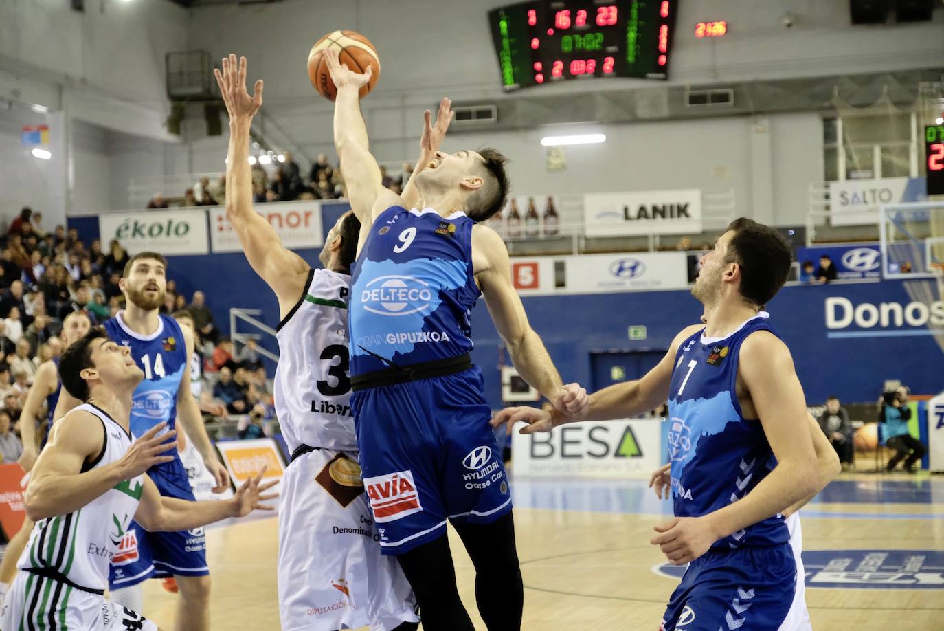 El Delteco Gipuzkoa Basket estrenó este viernes el año en San Sebastián con una victoria ante el Cáceres (72-64).