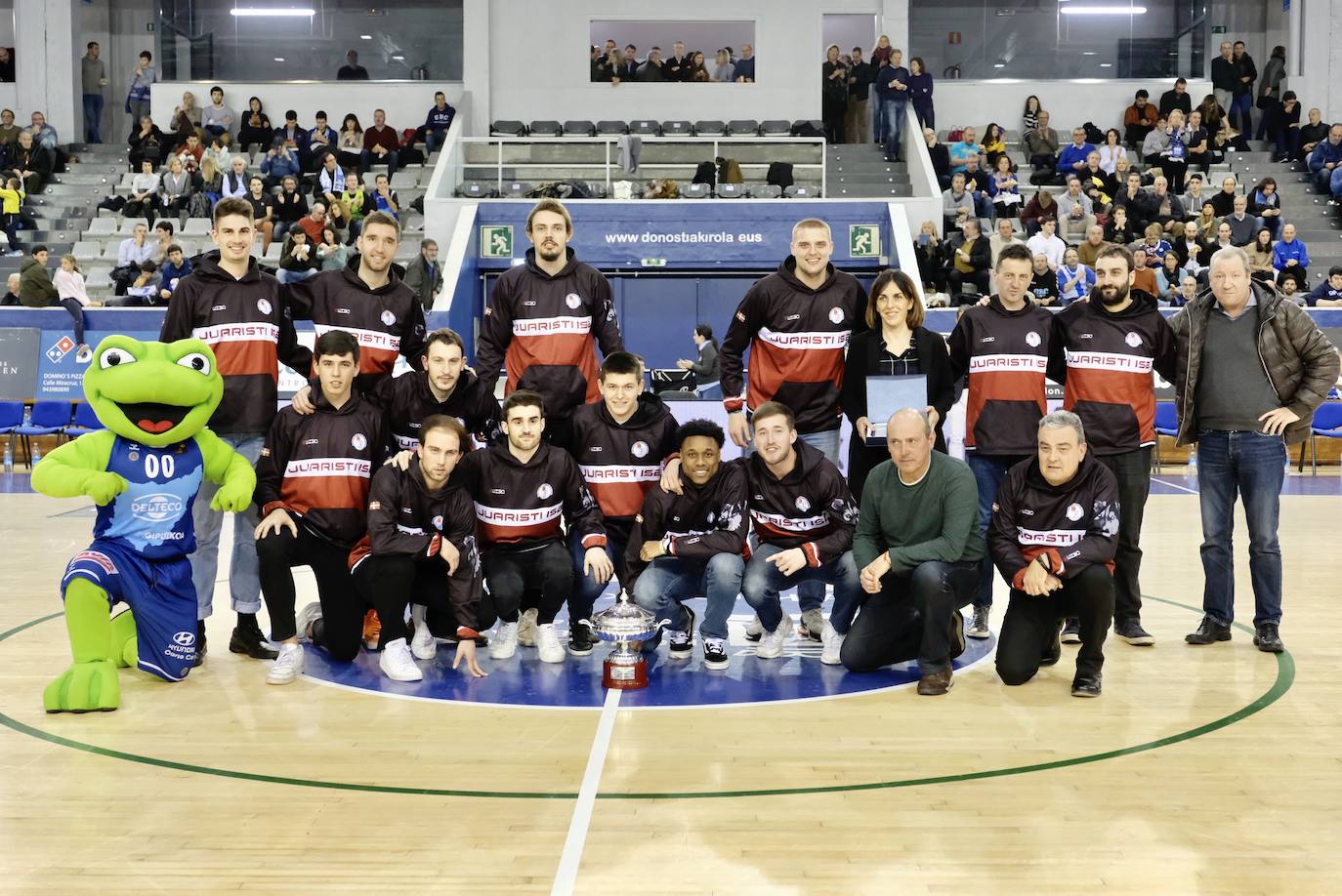 El Delteco Gipuzkoa Basket estrenó este viernes el año en San Sebastián con una victoria ante el Cáceres (72-64).