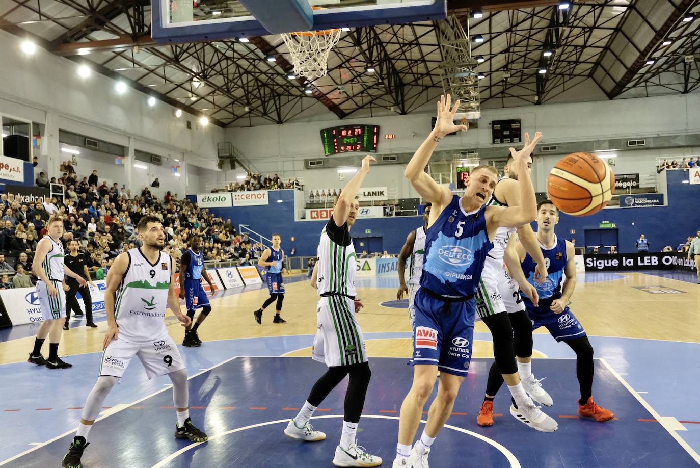 El Delteco Gipuzkoa Basket estrenó este viernes el año en San Sebastián con una victoria ante el Cáceres (72-64).