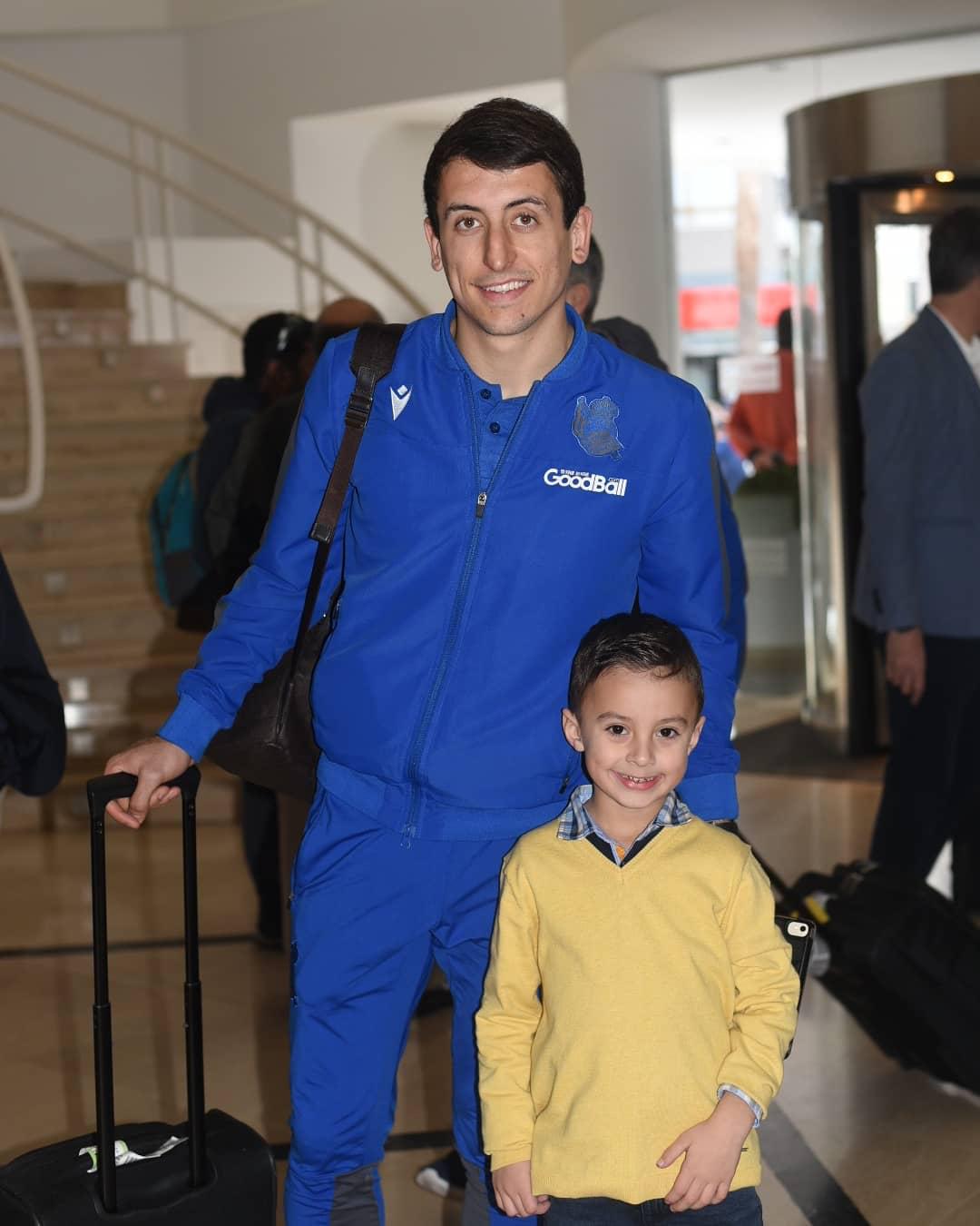 Los jugadores de la Real Sociedad han aterrizado, a primera hora de la tarde, en Ceuta y se han desplazado directamente al hotel. 