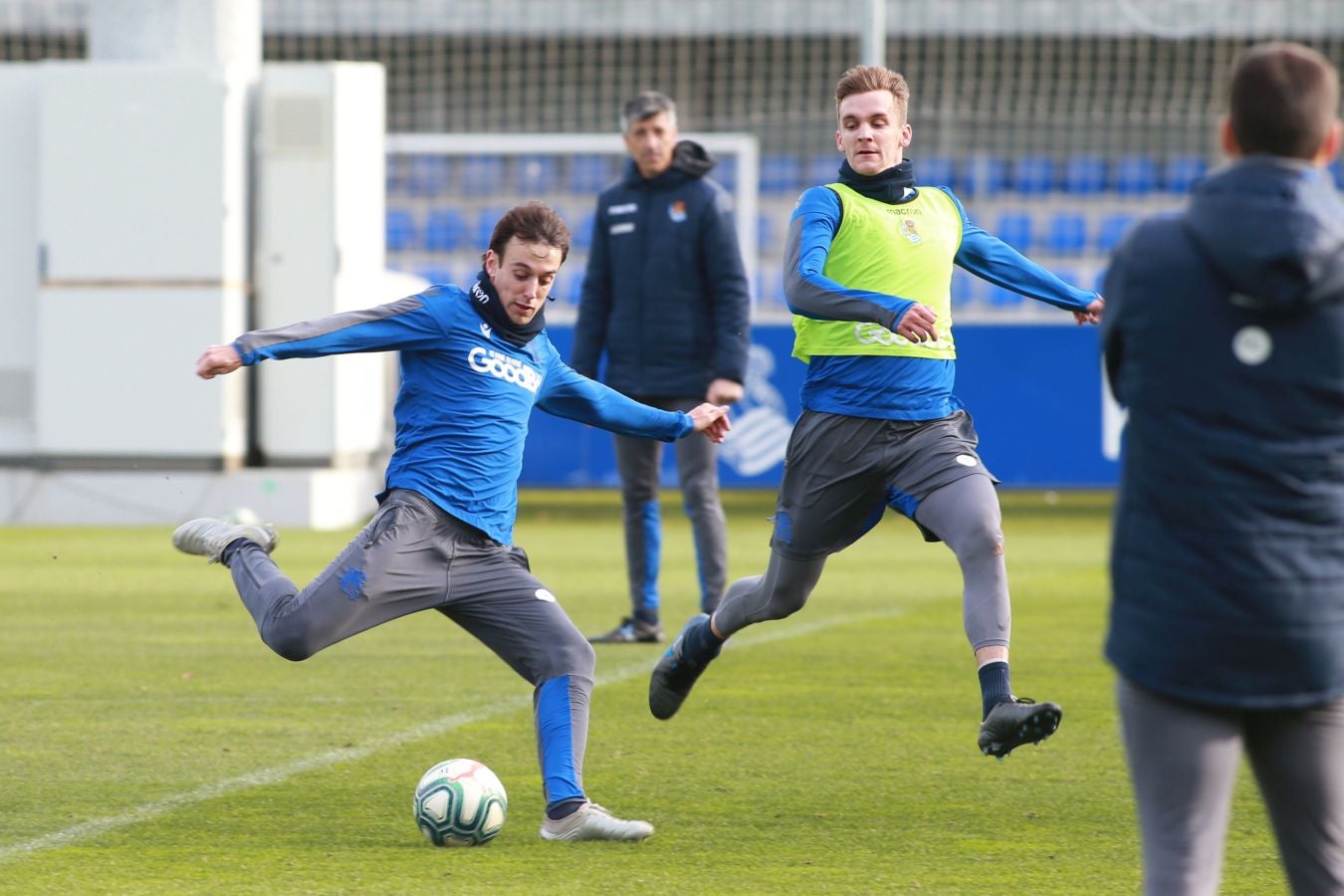 Esta mañana han saltado al Z1 los tres porteros más los que no jugaron en Copa, como Llorente, Pardo, Sagnan y Gorosabel, y los que fueron suplentes, entre ellos Merino, Willian José y Portu, con la novedad del canterano Roberto López