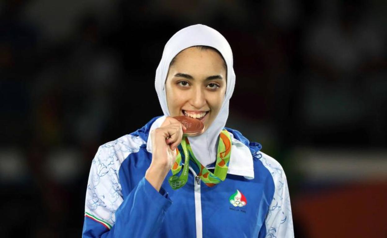 Kimia Alizadeh, con su medalla de bronce conquistada en los Juegos de Río 2016. 