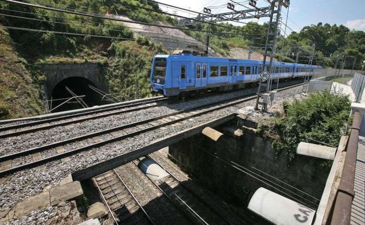 Euskotren refuerza sus servicios durante la Tamborrada de San Sebastián