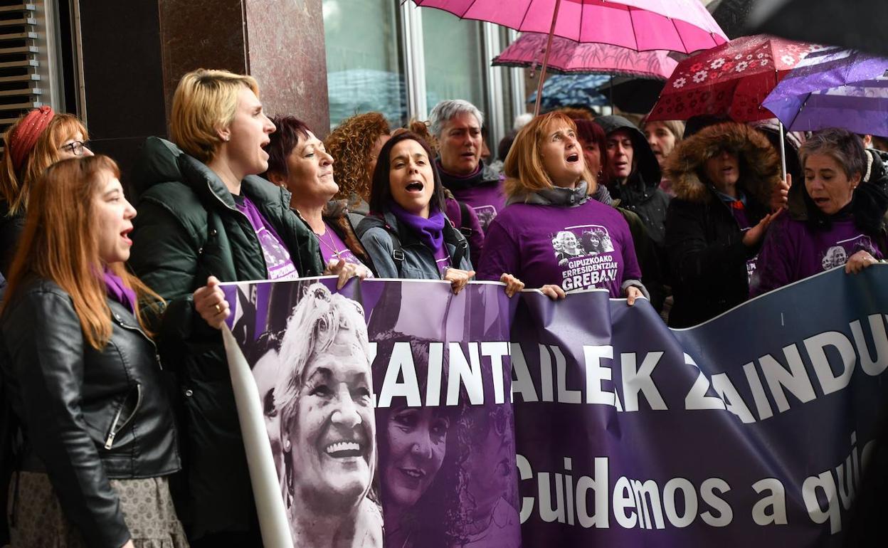 Protesta de las trabajadoras de las residencias de Gipuzkoa.