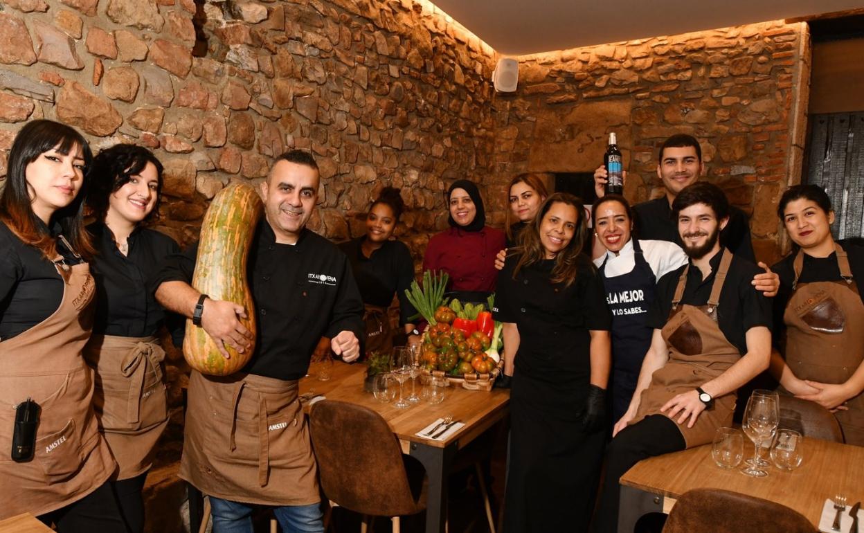 Moha Arao dirige el equipo del 'nuevo' Itxaropena 1910.