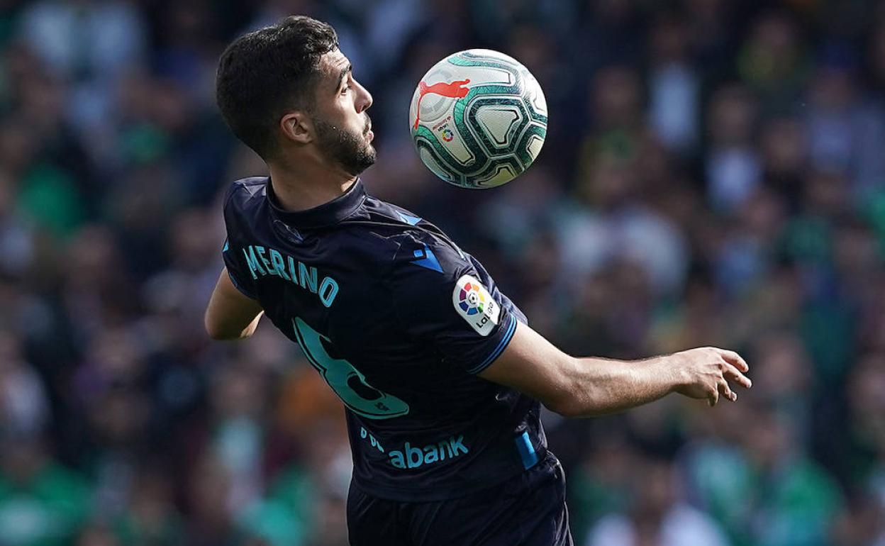 Mikel Merino durante el partido ante el Betis. 