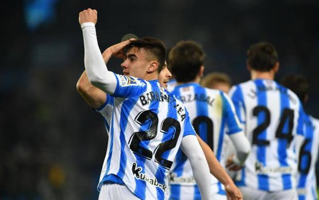 Barrenetxea, puño en alto, tras anotar el primer gol, su tercero en la Copa. 