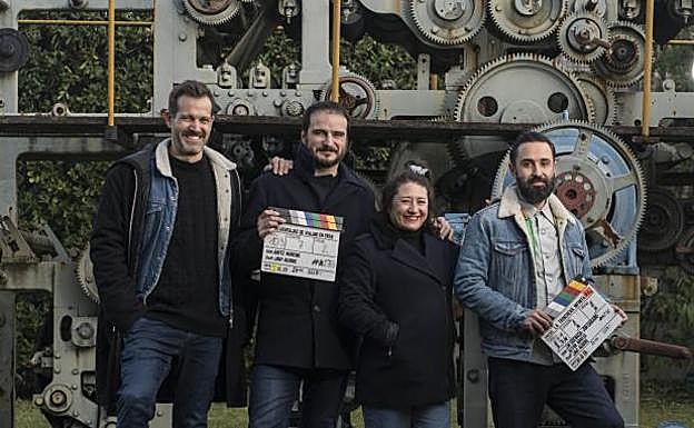 Los creadores de los filmes guipuzcoanos 'La trinchera infinita y 'Ventajas de viajar en tren' intercambian claquetas, Goenaga, Arregi, Apellaniz y Garaño.