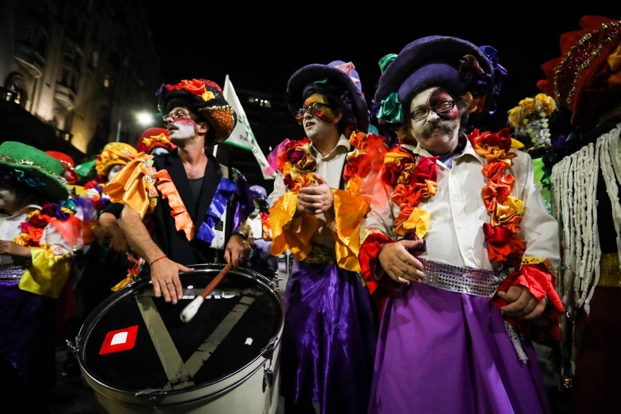 Uruguay da comienzo al que es considerado el Carnaval más largo del mundo. Durante tres meses los vecinos de Montevideo saldrán a las calles para ambientar la ciudad de luz, color y música.