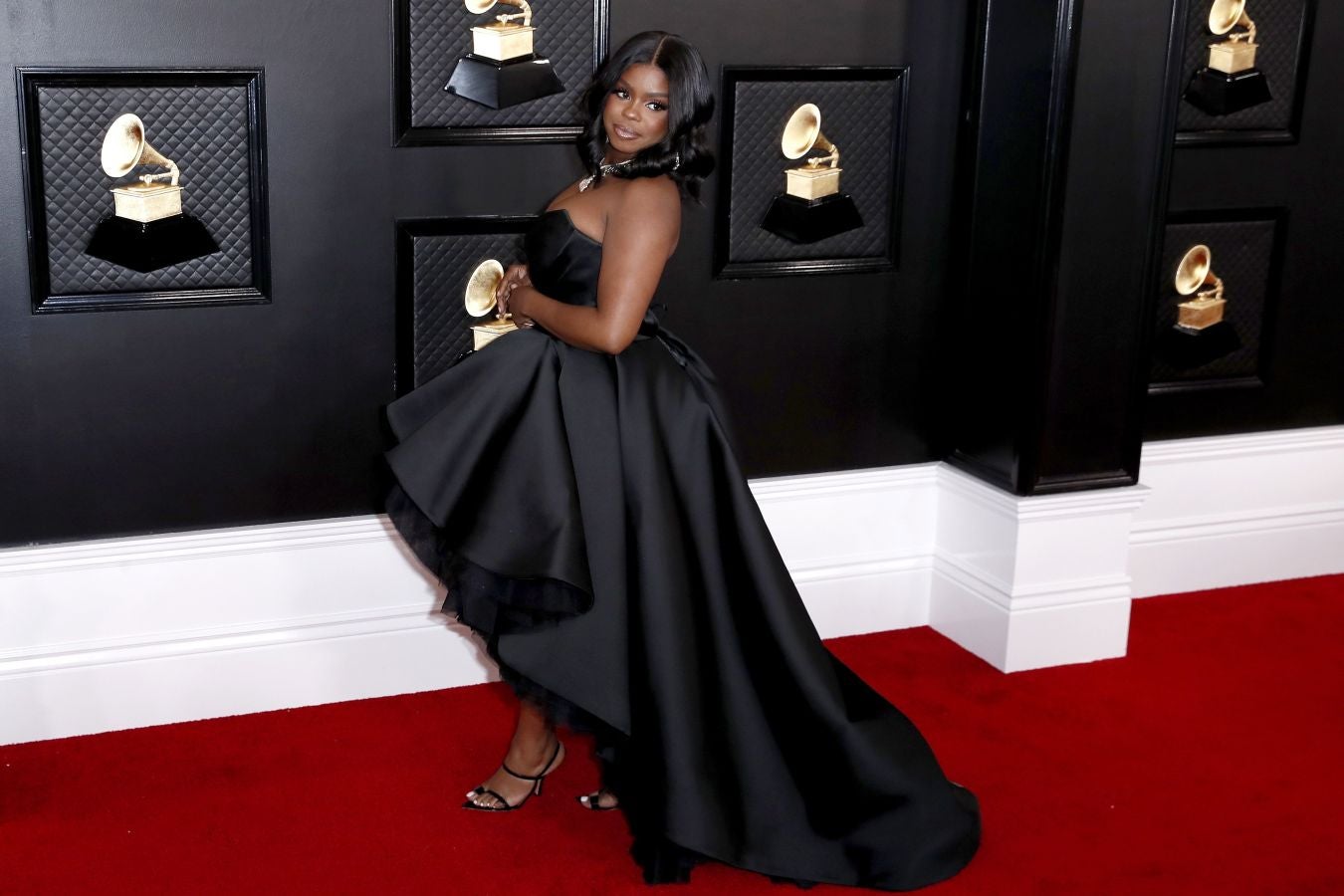 Las estrellas de la música se han dado cita en el Staples Center de Los Ángeles con motivo de la 62 edición de los Premios Grammy. Repasamos una Alfombra Roja que ha estado protagonizada por diseños extravagantes y llenos de originalidad