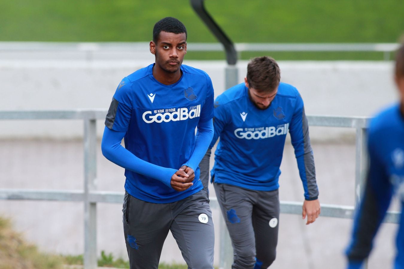 Imanol Alguacil ha convocado a todos los jugadores disponibles de la primera plantilla para medirse a Osasuna en Copa. Recupera a Monreal y Willian José vuelve a la lista, pero pierde a Llorente por una rotura para al menos los dos próximos partidos.