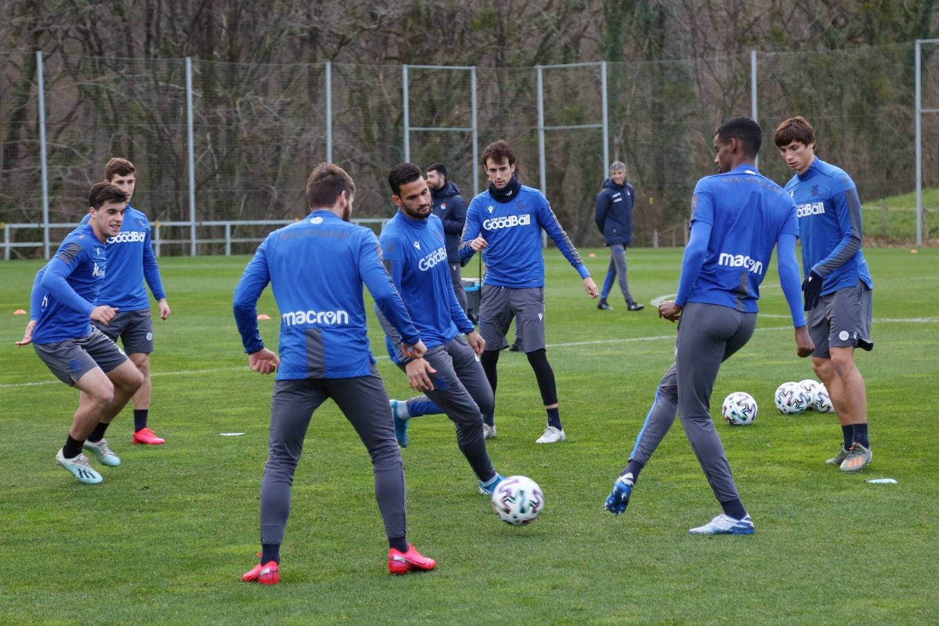 Imanol Alguacil ha convocado a todos los jugadores disponibles de la primera plantilla para medirse a Osasuna en Copa. Recupera a Monreal y Willian José vuelve a la lista, pero pierde a Llorente por una rotura para al menos los dos próximos partidos.